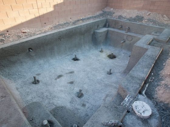 Piscina de obra gunitada en construcción en Mijas